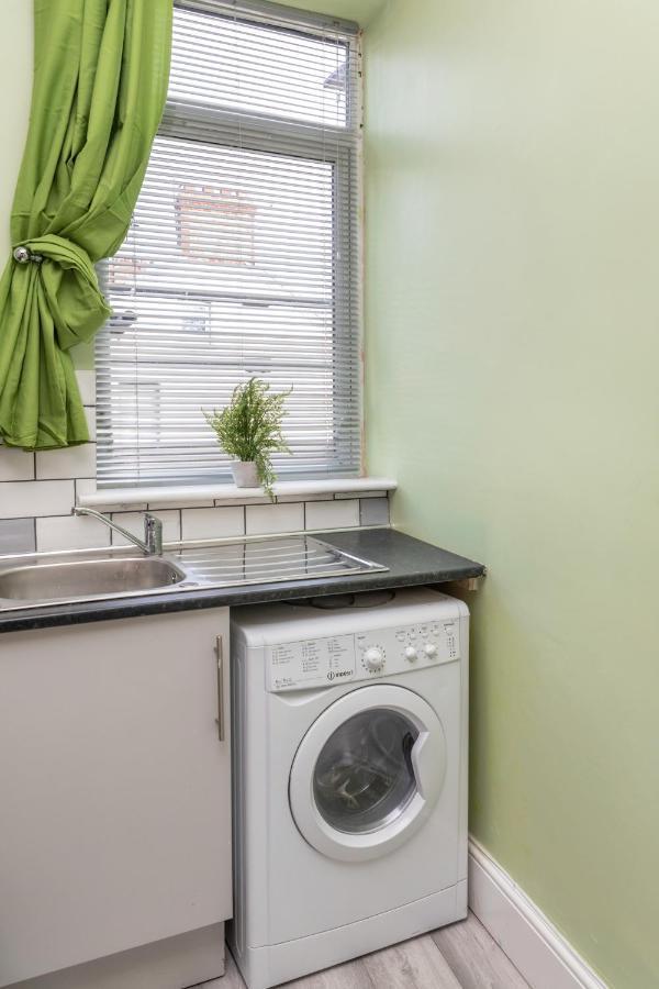 Stockton Town Centre Studio Apartments Free Parking And Wi-Fi Exterior foto