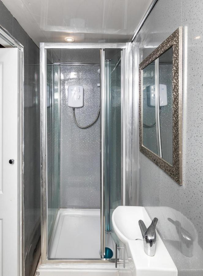 Stockton Town Centre Studio Apartments Free Parking And Wi-Fi Exterior foto